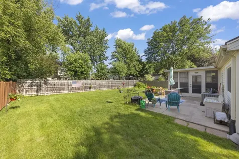 2S111 Waltham Court Warrenville IL 60555
