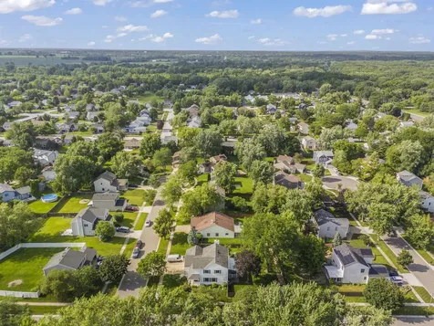 2S111 Waltham Court Warrenville IL 60555
