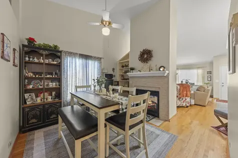 2S111 Waltham Court Warrenville IL 60555
