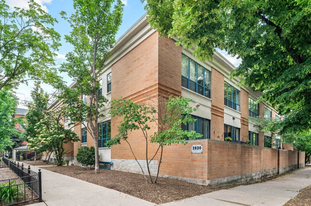 2820 North Greenview Street Chicago IL 60657