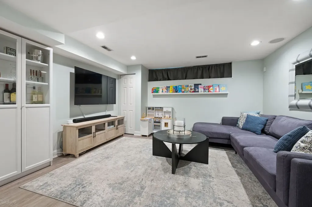 2820 North Greenview Street Chicago IL 60657