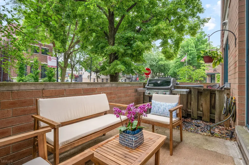 2820 North Greenview Street Chicago IL 60657