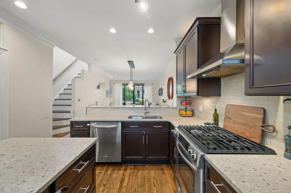 2820 North Greenview Street Chicago IL 60657