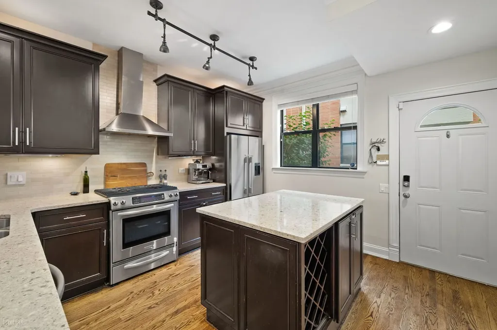 2820 North Greenview Street Chicago IL 60657