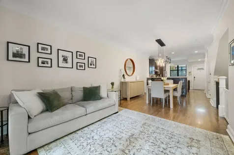 2820 North Greenview Street Chicago IL 60657