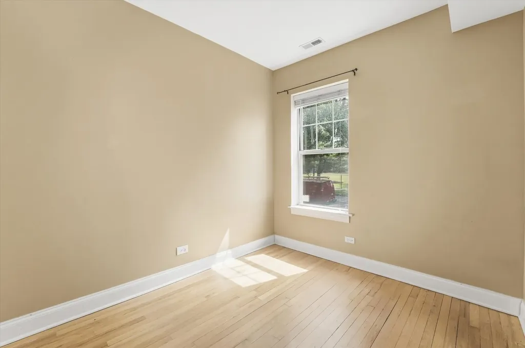 7404 North Oakley Avenue Chicago IL 60645