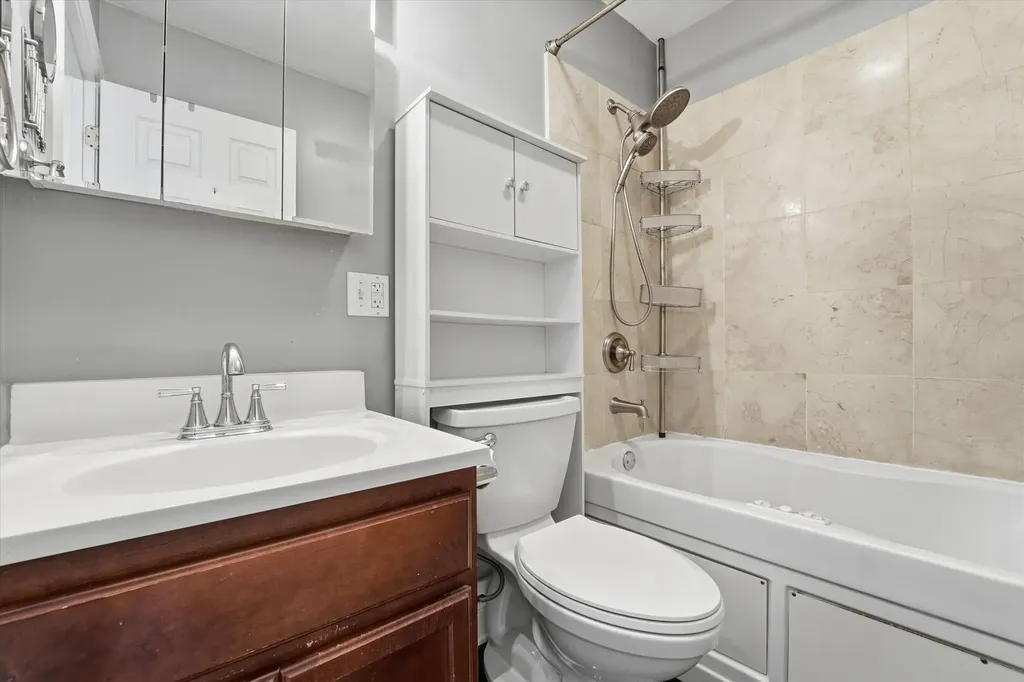 7404 North Oakley Avenue Chicago IL 60645