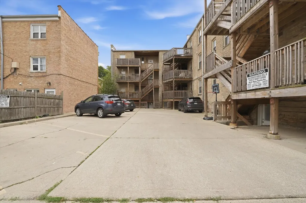 7404 North Oakley Avenue Chicago IL 60645