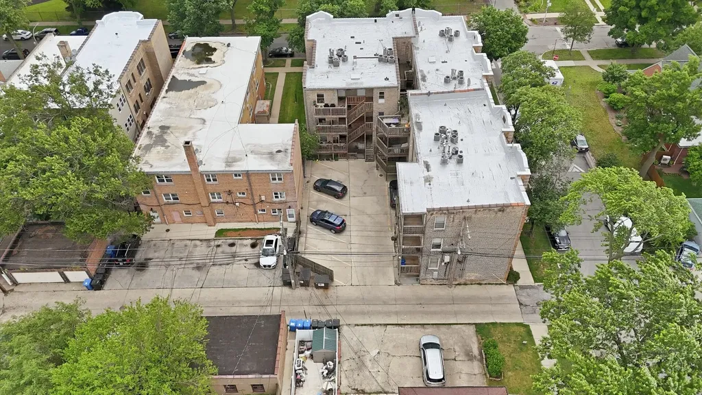 7404 North Oakley Avenue Chicago IL 60645