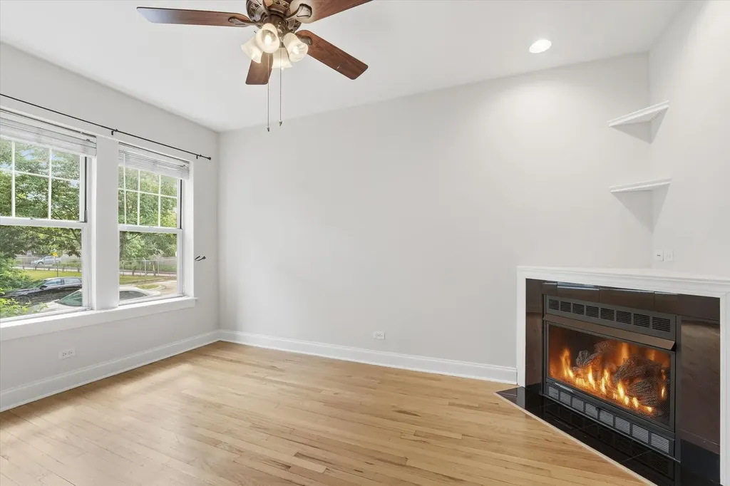 7404 North Oakley Avenue Chicago IL 60645