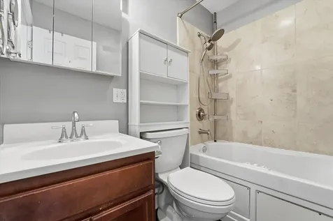 7404 North Oakley Avenue Chicago IL 60645