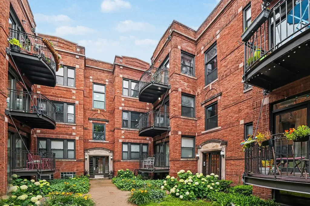 1331 West North Shore Avenue Chicago IL 60626