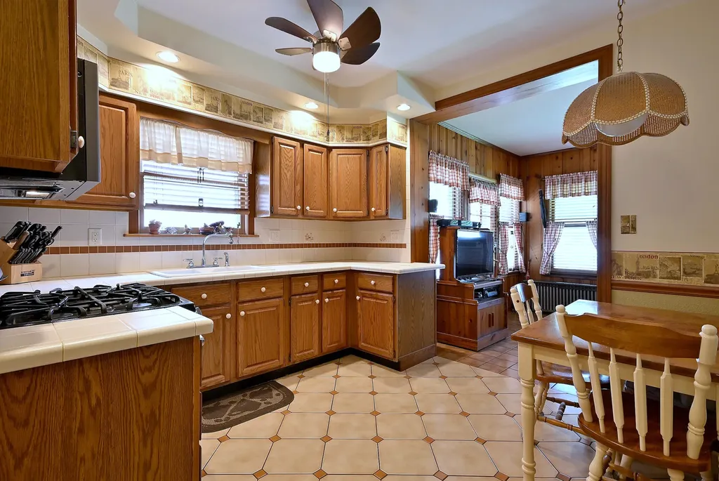 3604 North Linder Avenue Chicago IL 60641