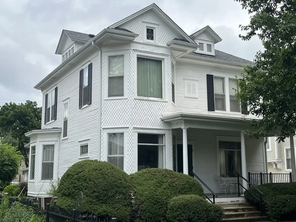 212 East Cleveland Street Spring Valley IL 61362