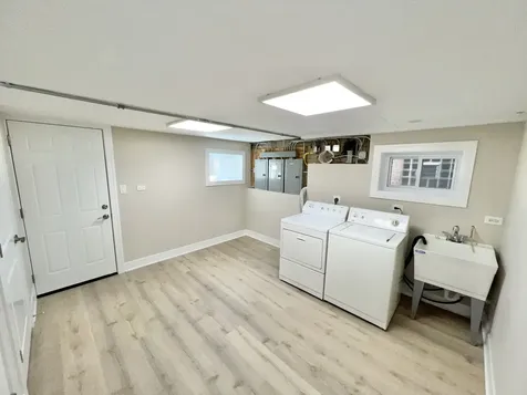 5547 North Central Avenue Chicago IL 60630