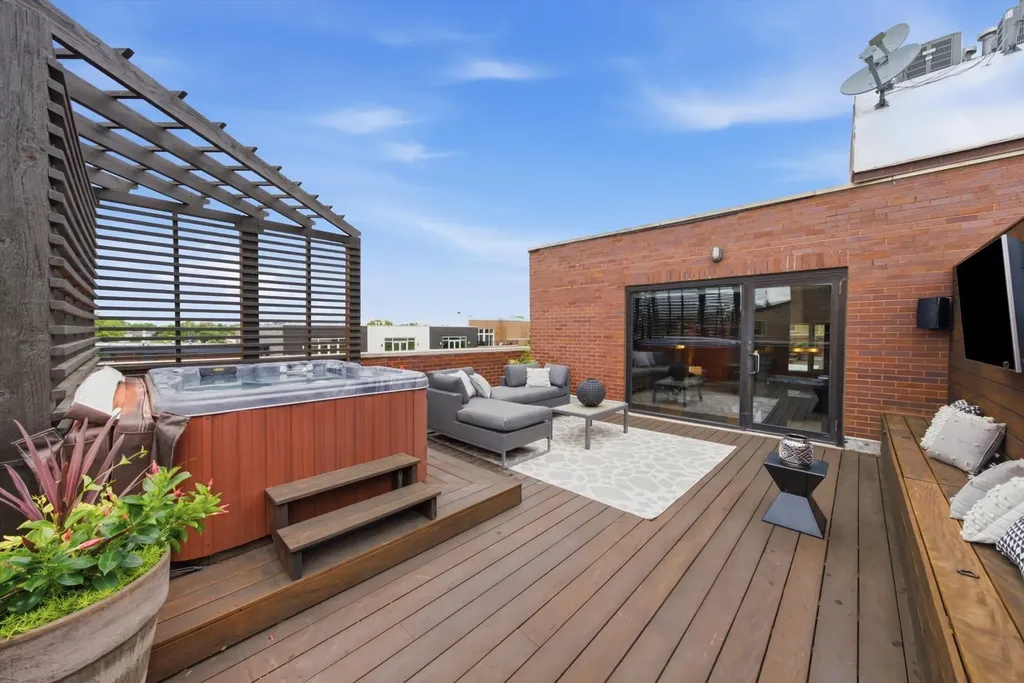 1955 West Cortland Street Chicago IL 60622