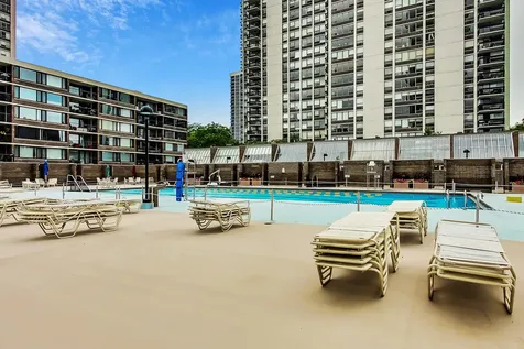 1560 North Sandburg Terrace Chicago IL 60610