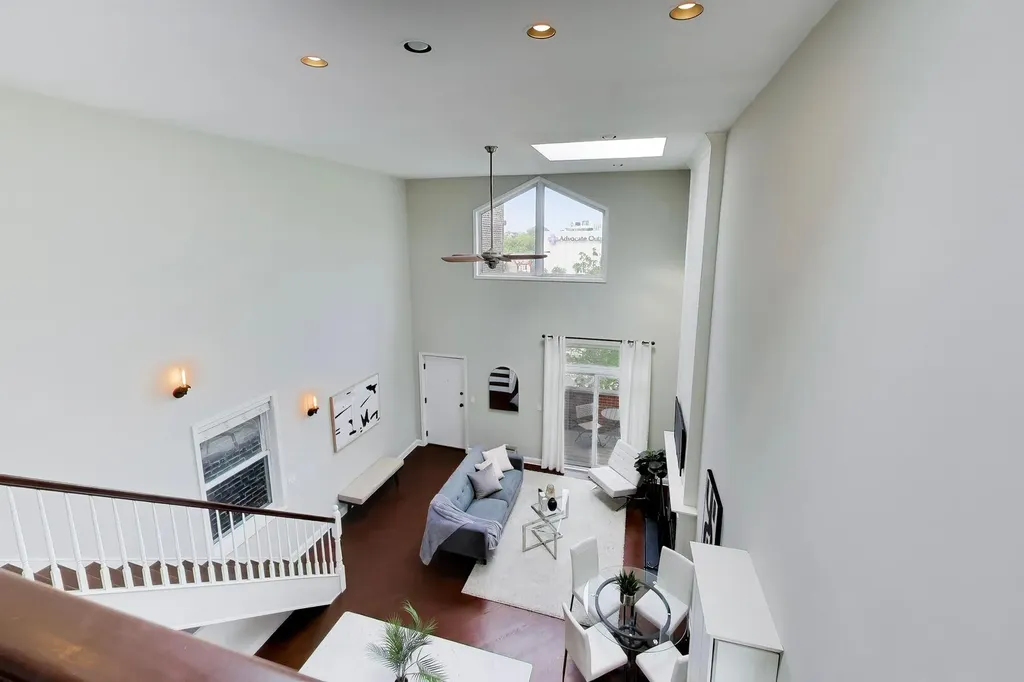 2133 North Southport Avenue Chicago IL 60614