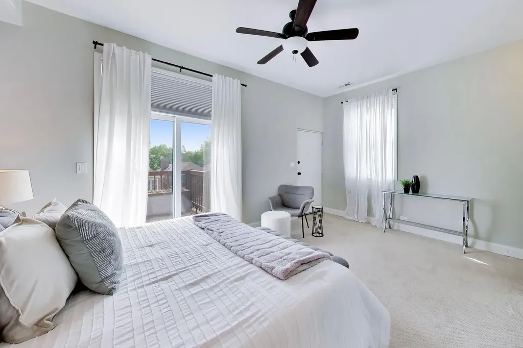 2133 North Southport Avenue Chicago IL 60614
