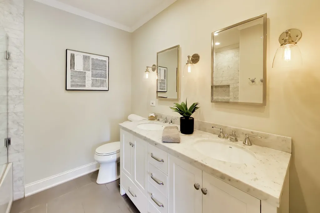 2133 North Southport Avenue Chicago IL 60614