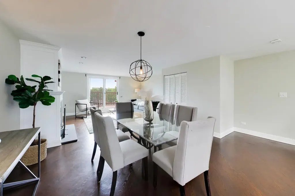 2133 North Southport Avenue Chicago IL 60614