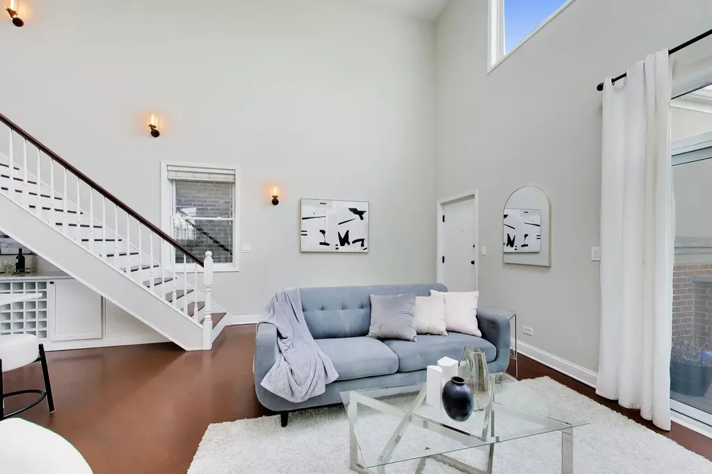 2133 North Southport Avenue Chicago IL 60614