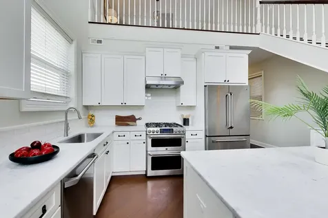 2133 North Southport Avenue Chicago IL 60614
