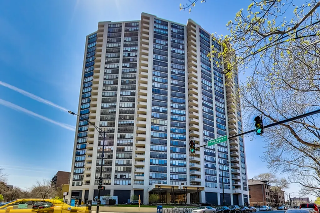 3930 North Pine Grove Avenue Chicago IL 60613