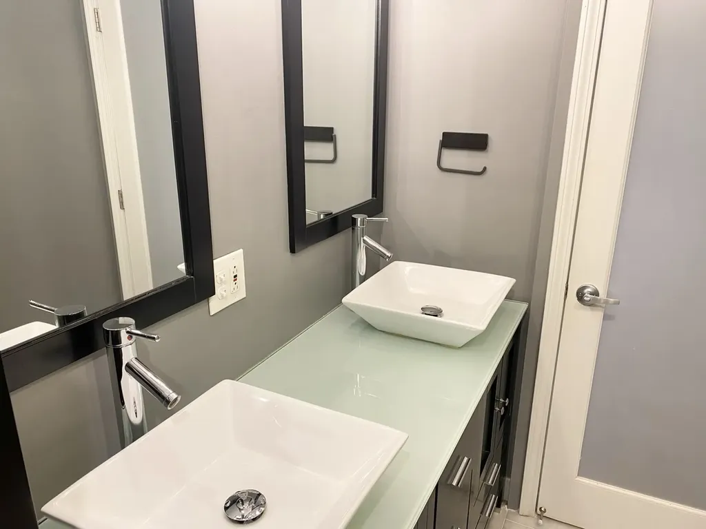 3930 North Pine Grove Avenue Chicago IL 60613