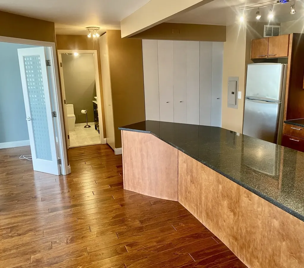 3930 North Pine Grove Avenue Chicago IL 60613