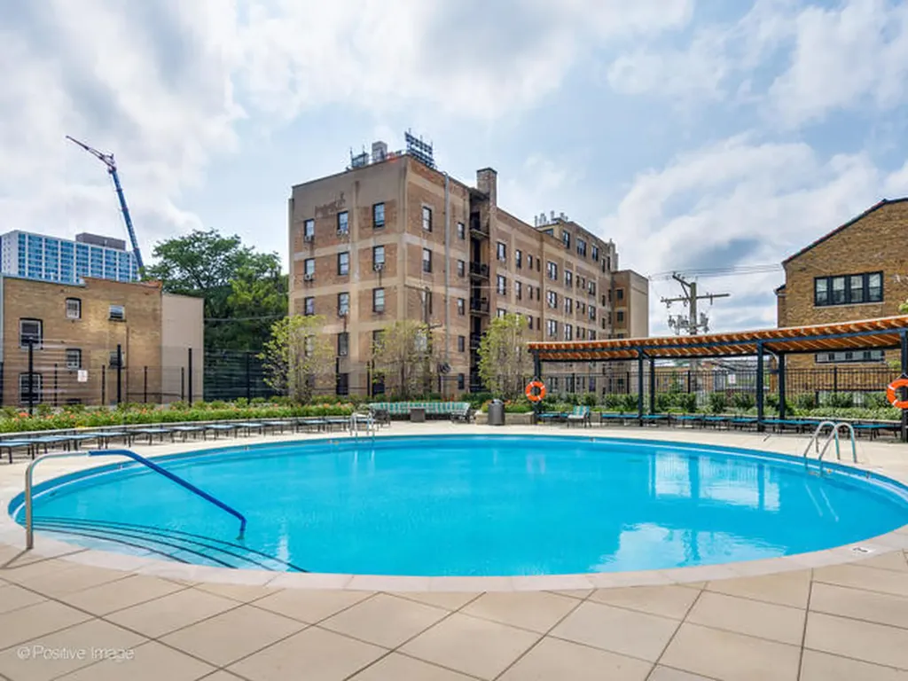 3930 North Pine Grove Avenue Chicago IL 60613