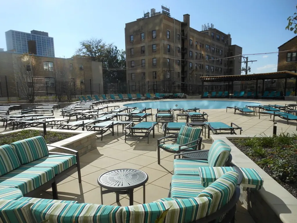 3930 North Pine Grove Avenue Chicago IL 60613