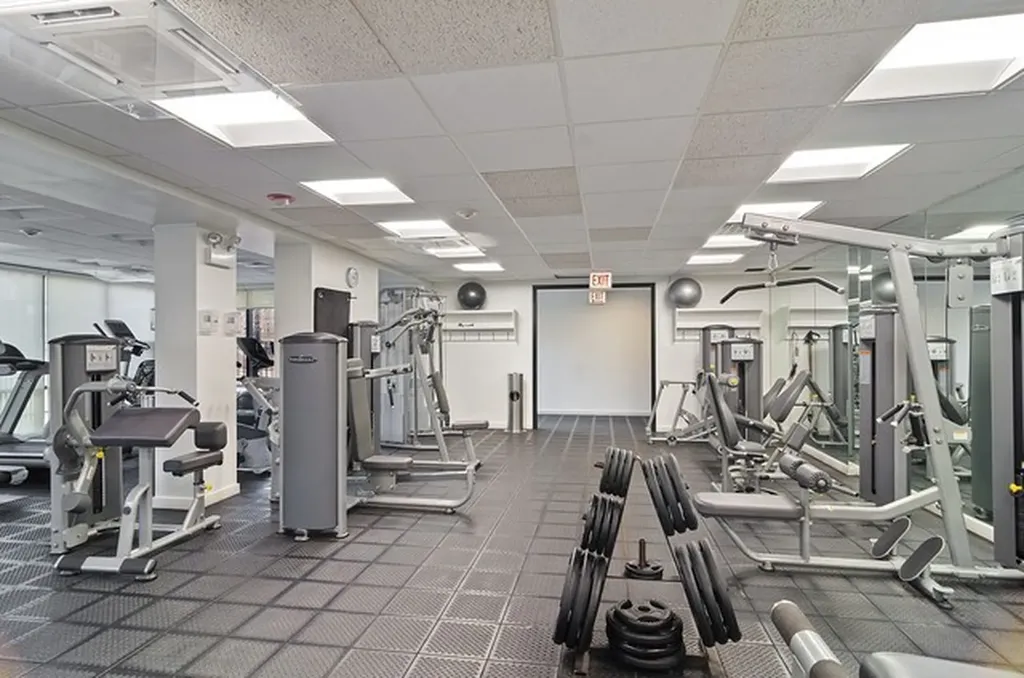 3930 North Pine Grove Avenue Chicago IL 60613