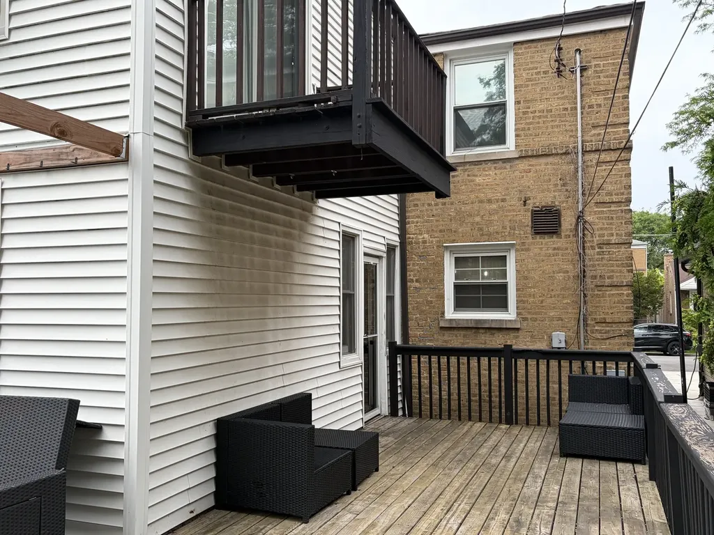 3011 West Jarvis Avenue Chicago IL 60645