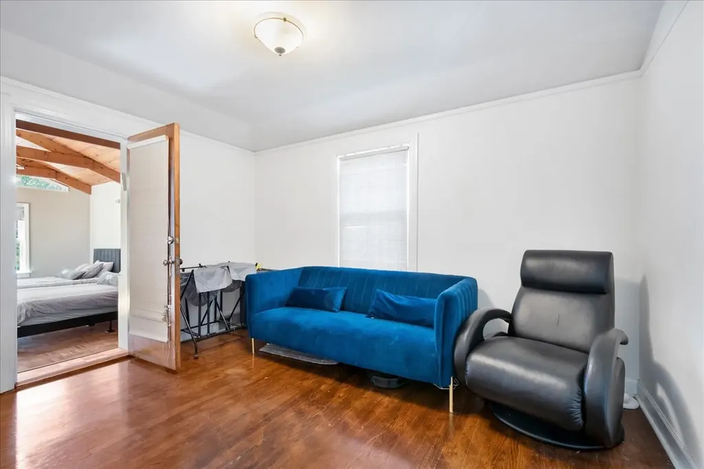 3011 West Jarvis Avenue Chicago IL 60645