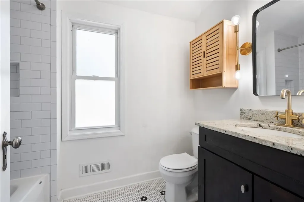 3011 West Jarvis Avenue Chicago IL 60645