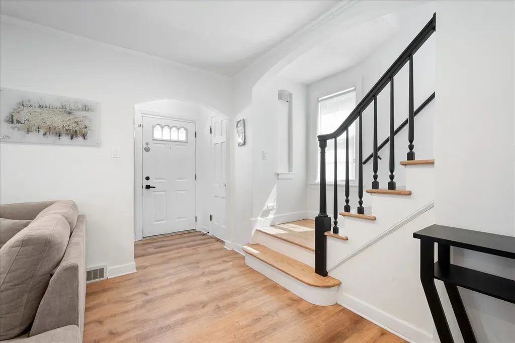 3011 West Jarvis Avenue Chicago IL 60645