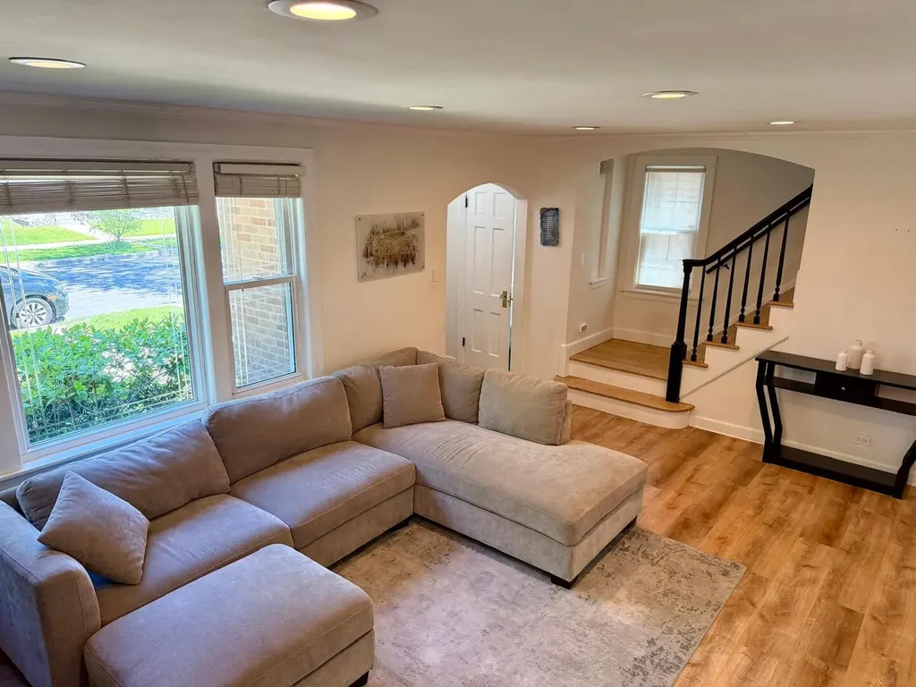 3011 West Jarvis Avenue Chicago IL 60645