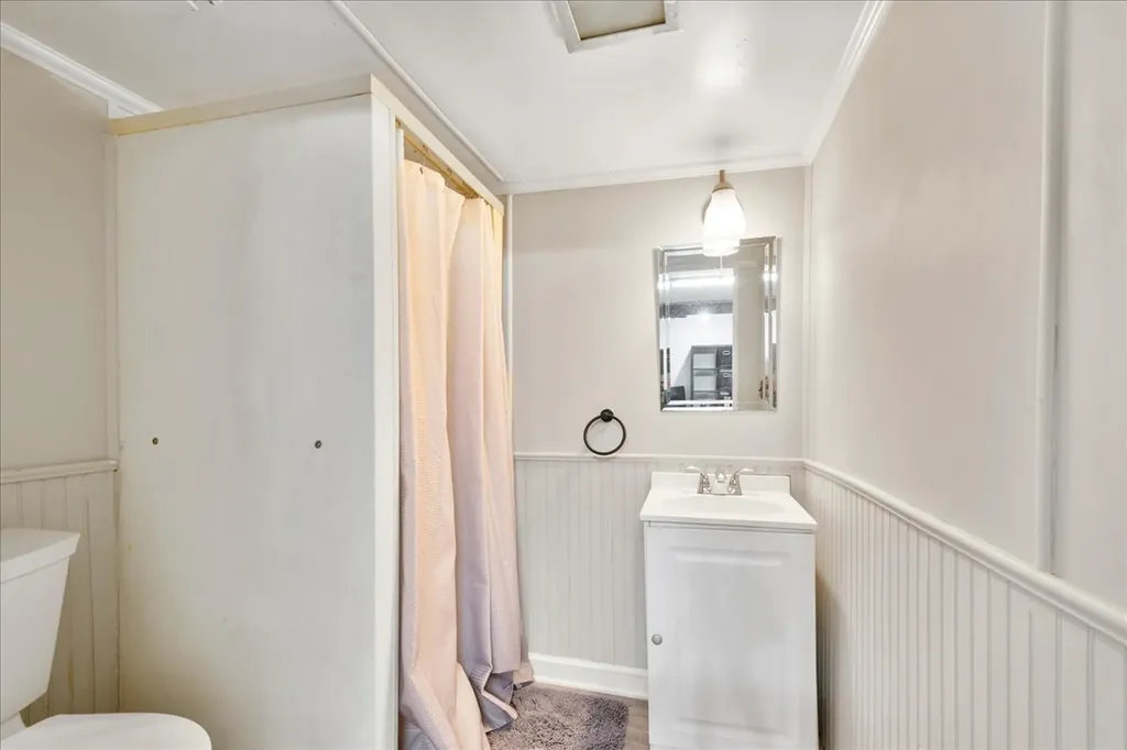 3011 West Jarvis Avenue Chicago IL 60645