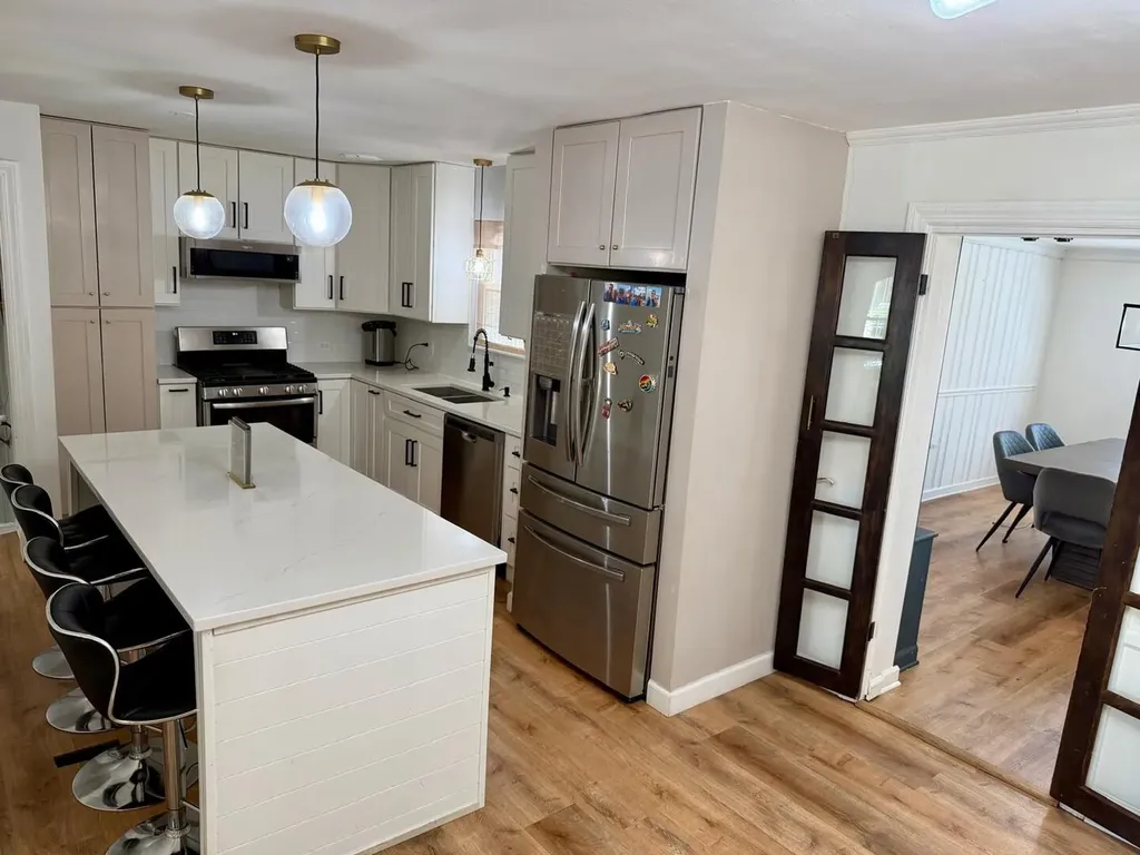 3011 West Jarvis Avenue Chicago IL 60645