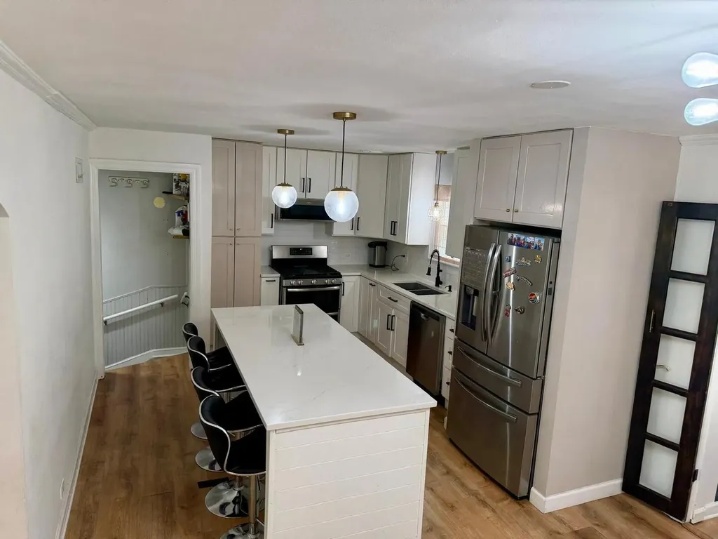 3011 West Jarvis Avenue Chicago IL 60645