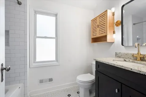 3011 West Jarvis Avenue Chicago IL 60645