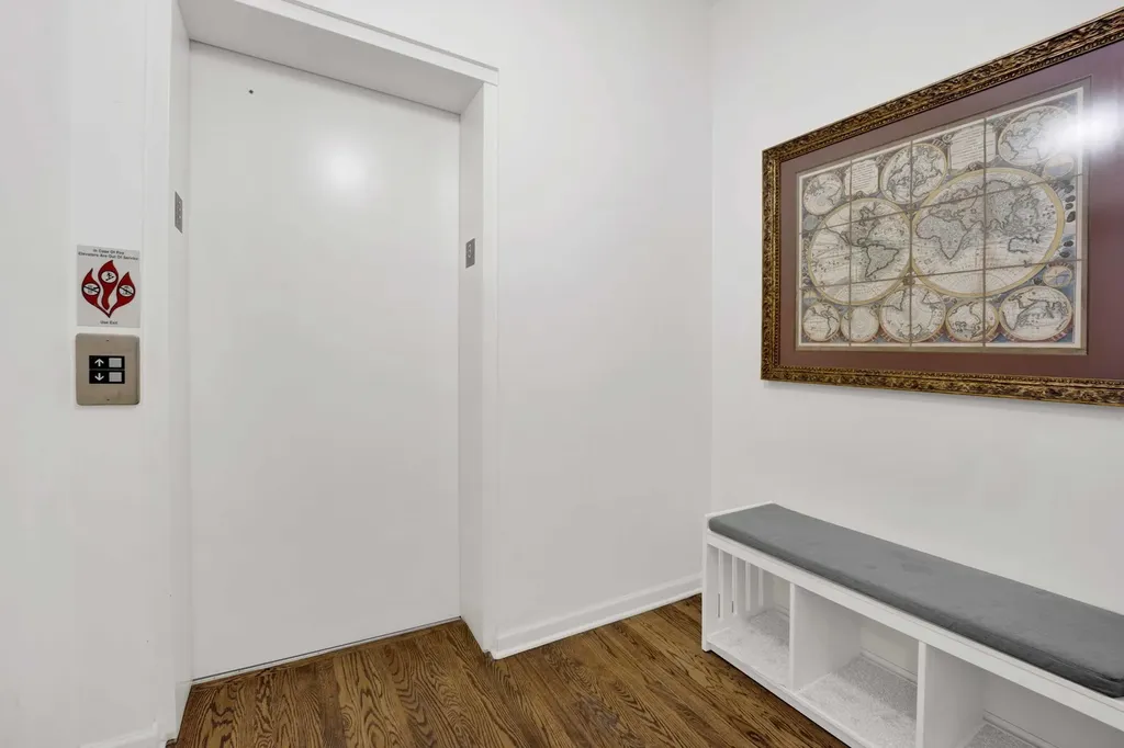 540 West Oakdale Avenue W Chicago IL 60657