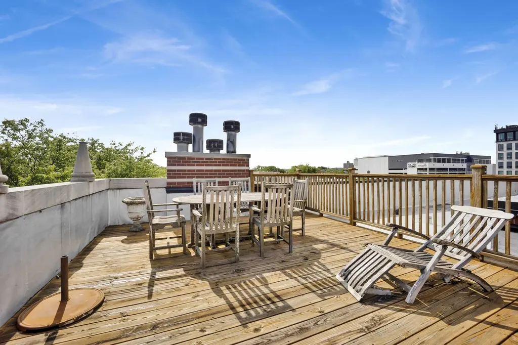 540 West Oakdale Avenue W Chicago IL 60657