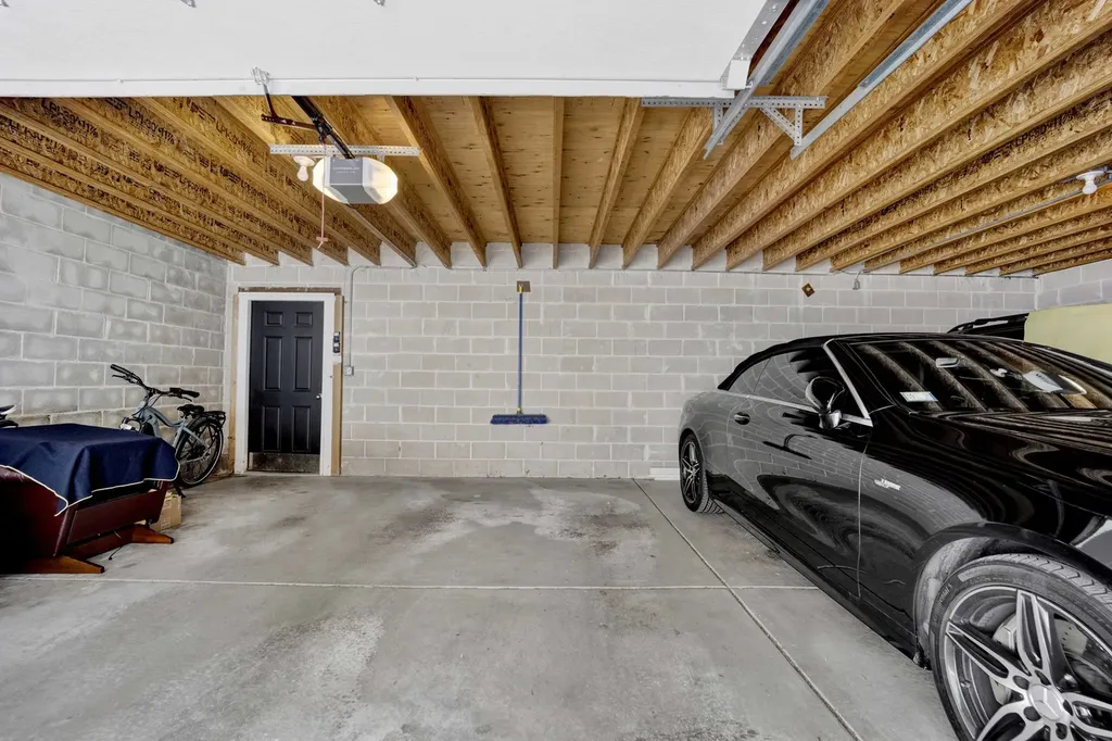 540 West Oakdale Avenue W Chicago IL 60657