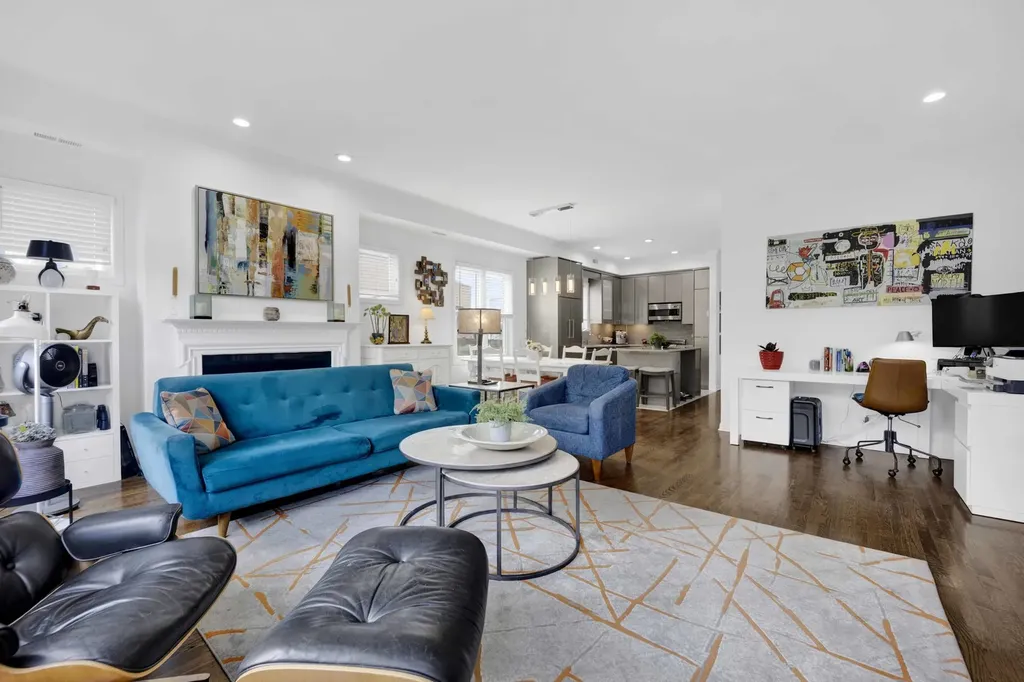 540 West Oakdale Avenue W Chicago IL 60657