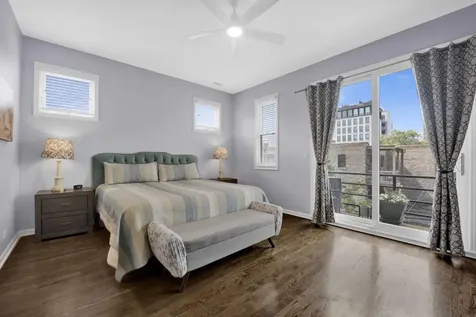 540 West Oakdale Avenue W Chicago IL 60657