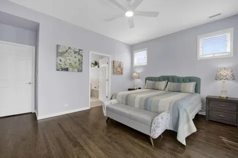 540 West Oakdale Avenue W Chicago IL 60657