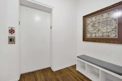 540 West Oakdale Avenue W Chicago IL 60657