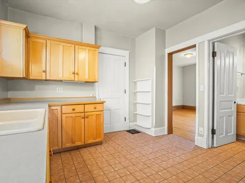 1810 Oxford Street Rockford IL 61103